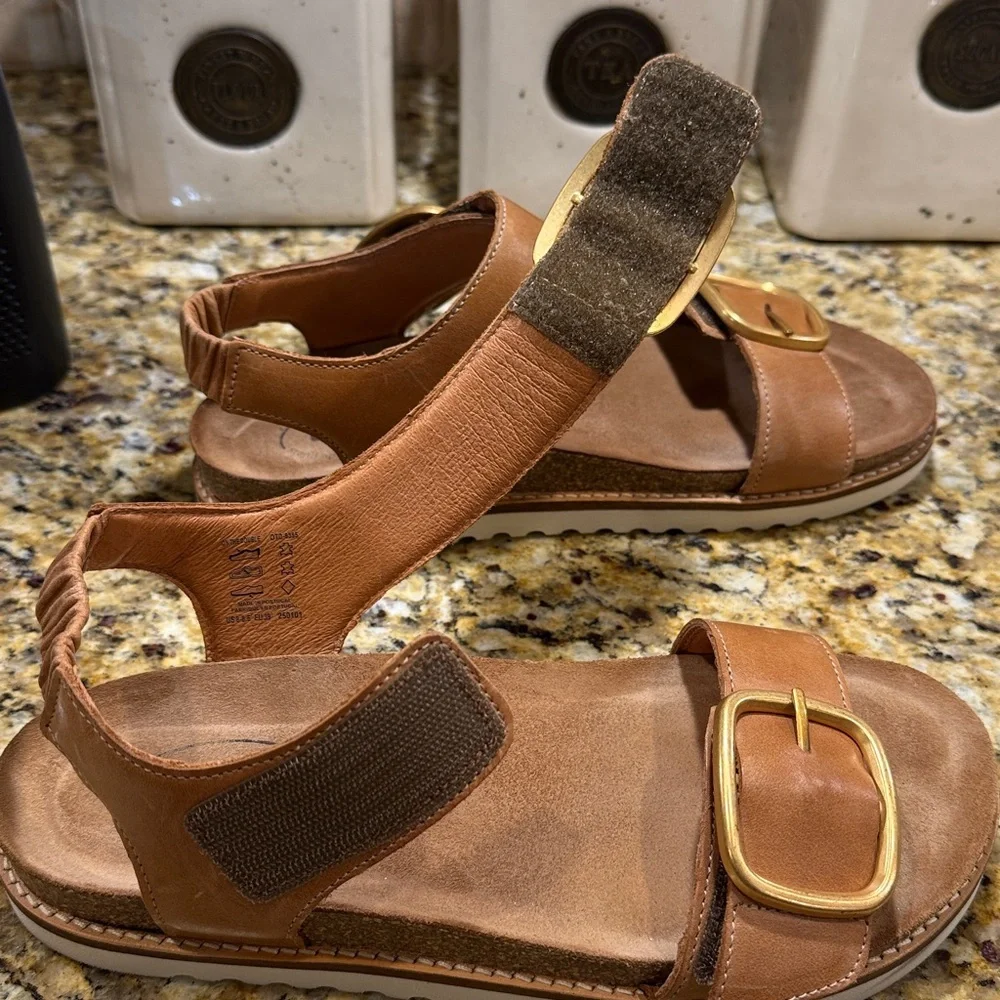Taos Footwear Tan Leather Buckle Sandals On the Double - Picture 6 of 9